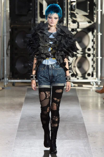 Look 12